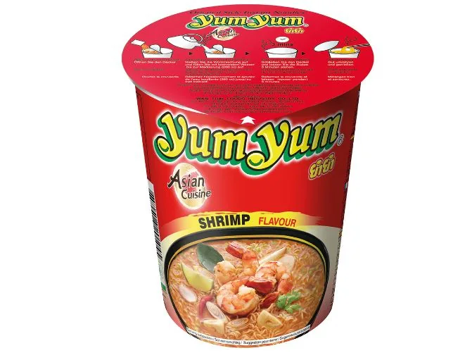 ĀTRI PAGATAVOJAMAS NŪDELES YUM YUM, AR GARNEĻU GARŠU, GLĀZĒ, 70G