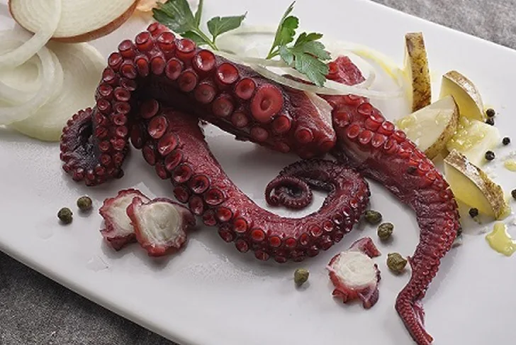 Замороженные варёные щупальца осьминога, 300 г