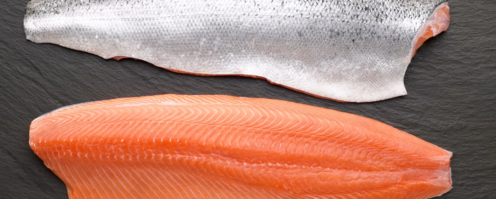 ATLANTIJAS LAŠA FILEJA, ĀTRI SASALDĒTA, AR ĀDU, BEZ ASAKĀM, D KAT., 1.4-2.1 KG, IQF, VAKUUMĀ