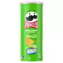 ČIPSI PRINGLES AR SKĀBĀ KRĒJUMA UN SĪPOLU GARŠU 125G