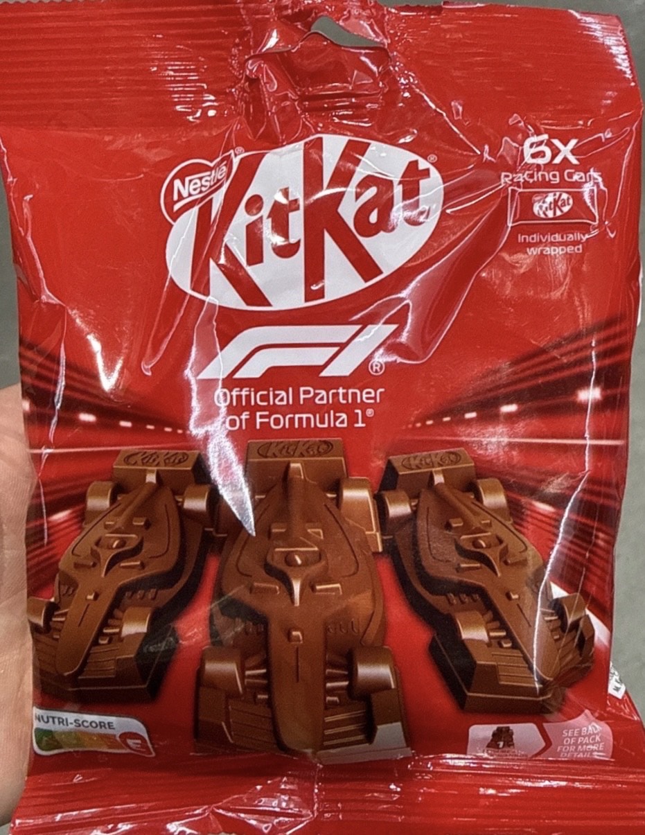 Шоколадные батончики Kit Kat F1 chocolate racing cars, 66 г